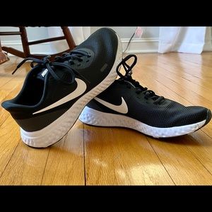 Nike Revolution 5 Running Shoe